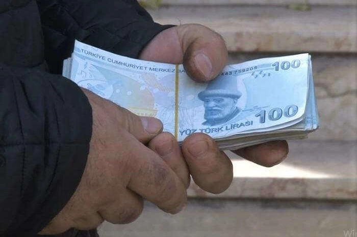 Dilencinin üzerinden çıkan para şoke etti