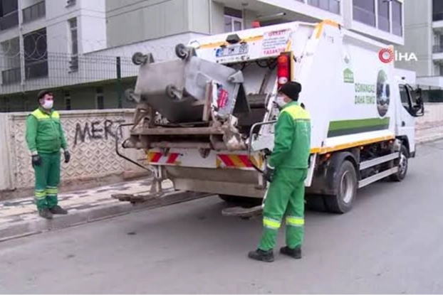 Bursa'da "bayram bahşişi" isteyen çöpçüler, vatandaşı kızdırdı!