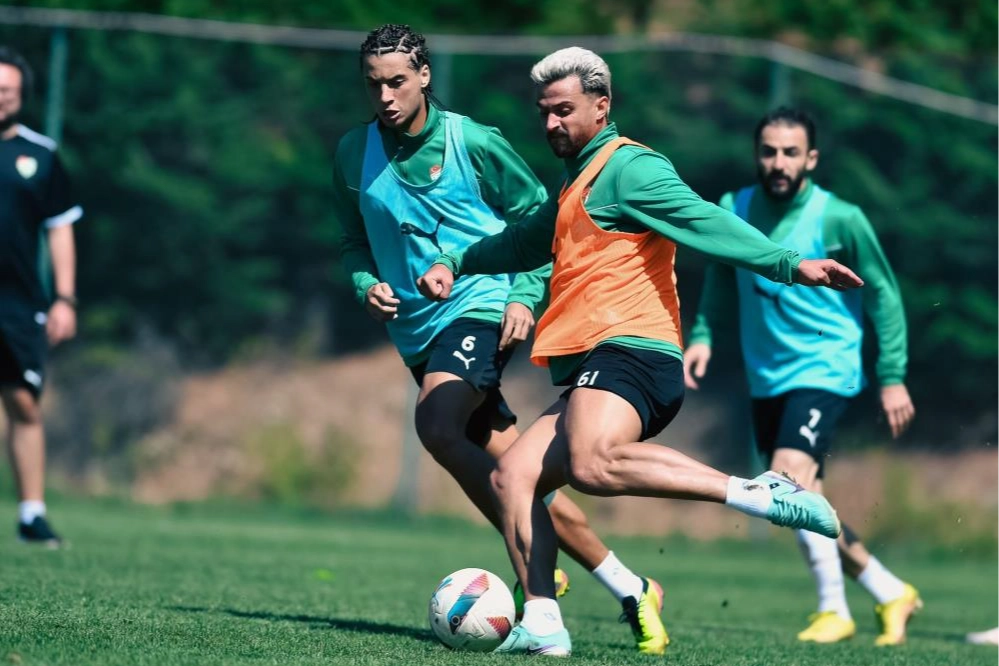 Bursaspor sıkı çalışıyor