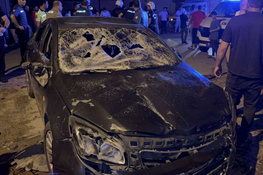Minik Baran’ın öldüğü kazada mahalleli otomobili parçaladı