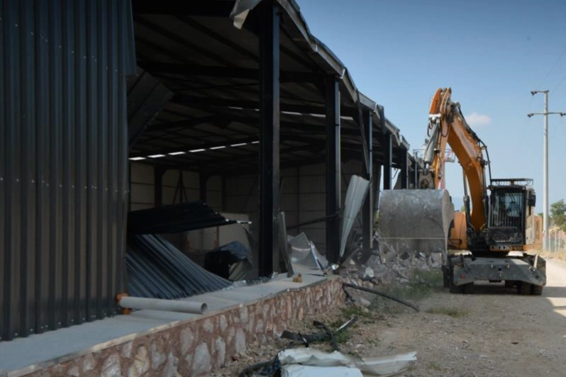 Osmangazi’de tarım arazileri kaçak yapılardan temizleniyor