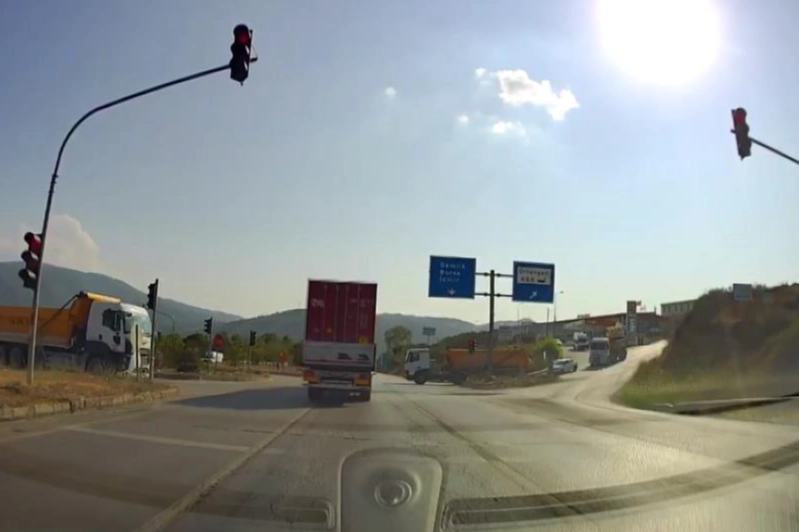 Bursa'da tehlike saçan tır!