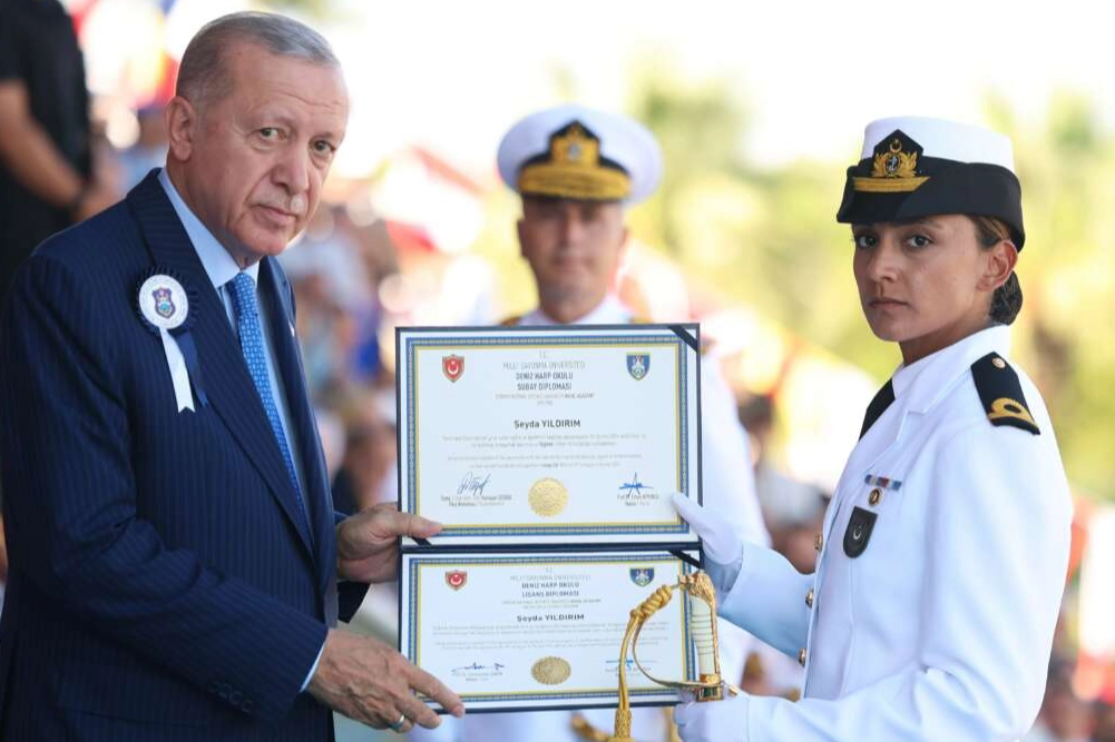 TSK tarihinde ilk: Kadın teğmenlerin büyük başarısı