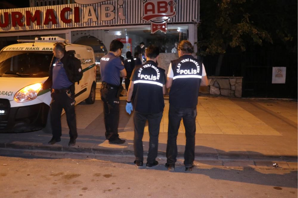 Restoranda silahlı ve bıçaklı kavga