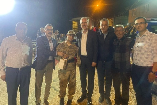 Dünyalar onun oldu! Çakı gibi asker...