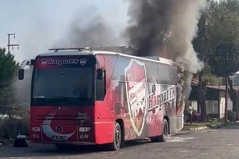 Takım otobüsü küle döndü! Bursaspor’dan geçmiş olsun mesajı