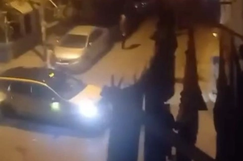 Bursa'da akılalmaz olay! Parayı ödemedi, taksiciler evi bastı