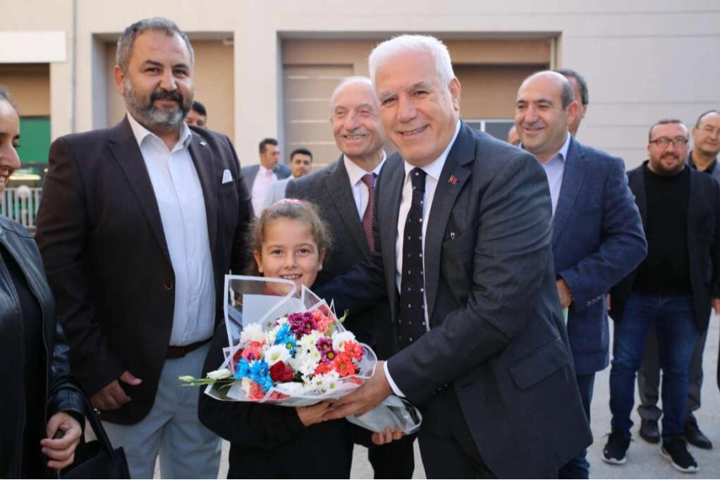 Bozbey'den müjdeler! Harmancık'ta sıcak karşılama...