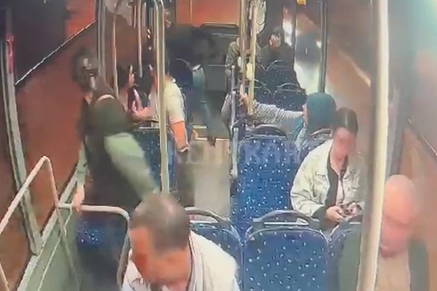 Otobüste yolcuların gözü önünde cinayet işledi