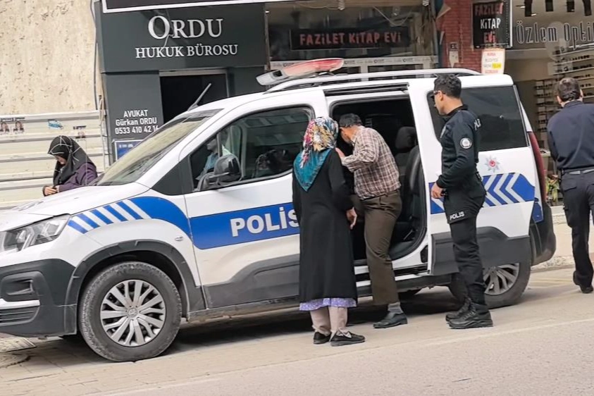 Bursa’da dolandırıcıların elinden polis kurtardı!