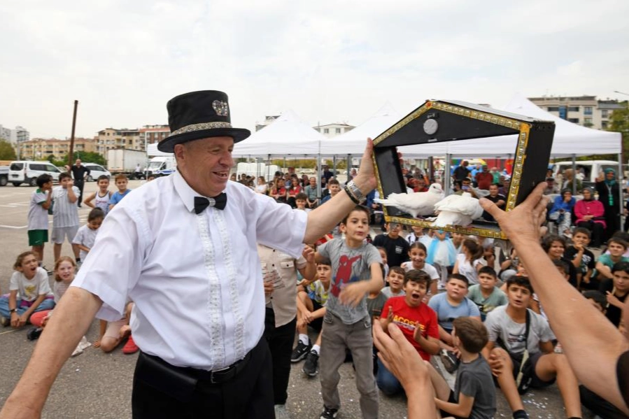 Bursa’da iki mahalle daha şenlendi