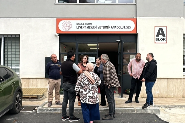 Lisede silah sesleri! Öğretmenin hedefinde müdür varmış