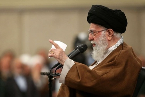 İran’ın dini lideri Hamaney’den ABD ve İsrail’e uyarı