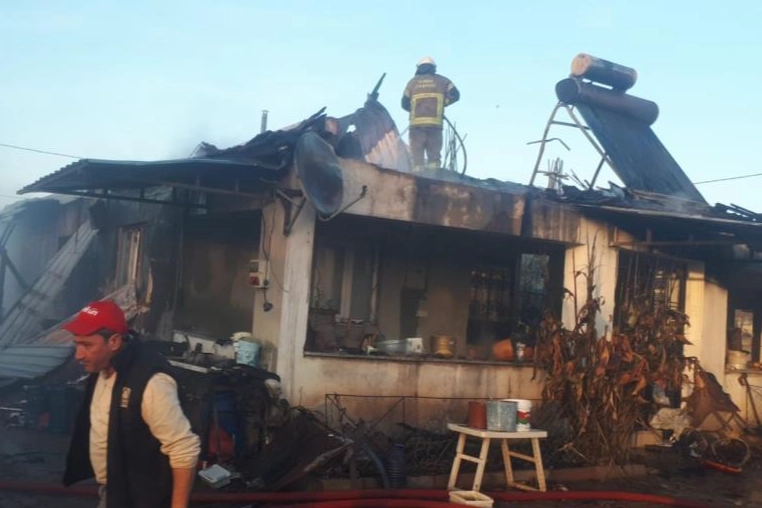 Bursa'da ev yangın sonrası bu hale geldi