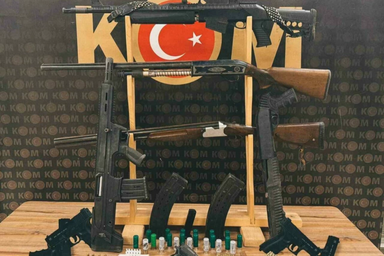 Bursa ve Manisa’da silah tacirlerine operasyon!