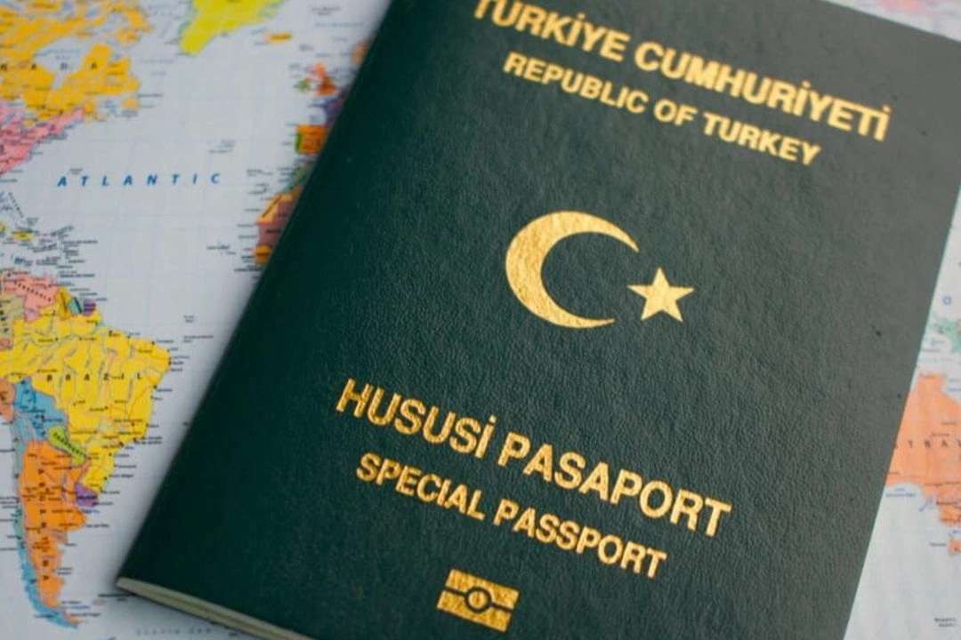 Yeşil pasaport müjdesi geldi! Özel okul öğretmenleri de kapsama alınıyor