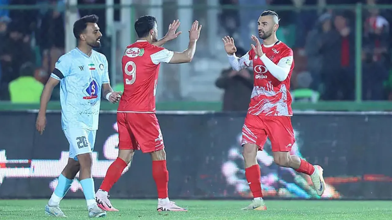 Serdar Dursun Persepolis'te siftahı yaptı