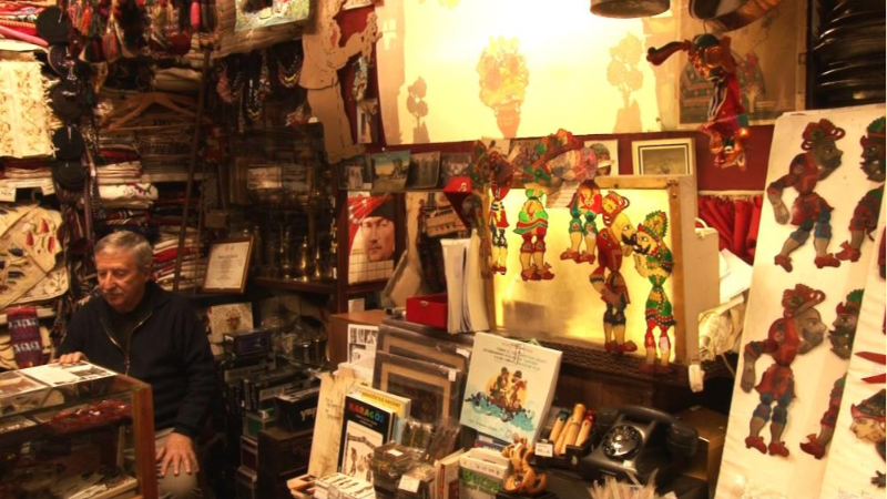 Bursa'da Karagöz ve Hacivat'a adanmış bir ömür!