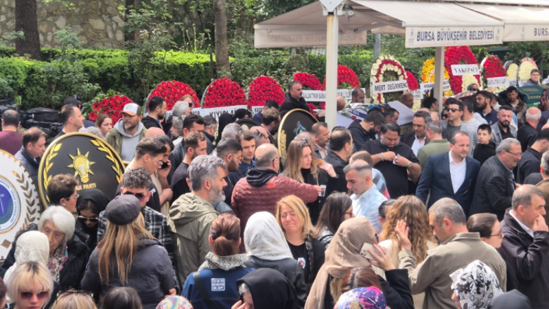 Baba ve oğul gözyaşlarıyla son yolculuğuna uğurlandı