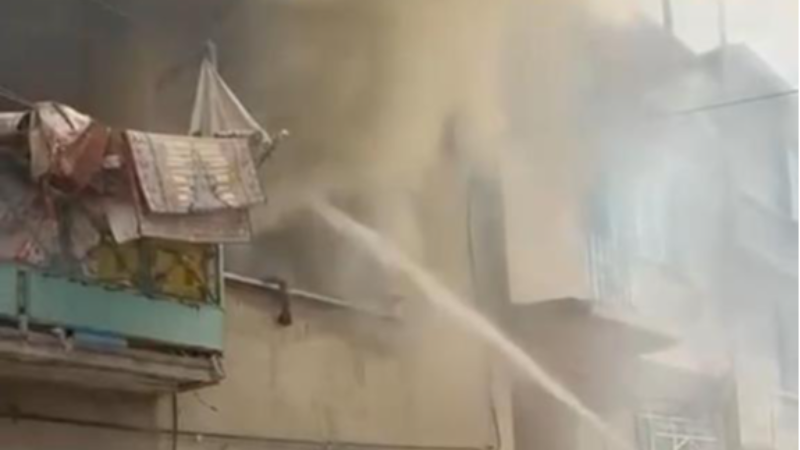 Bursa'da 2 katlı ev alev alev yandı!