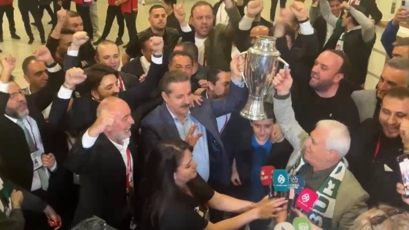 Var mı onlardan mutlusu; Şampiyonlukta payları çok büyük...