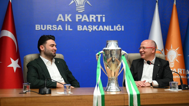 Bursaspor’un şampiyonluk kupası siyasi tura çıktı