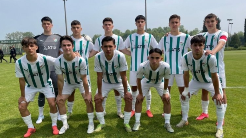 Bursasporlu gençler Galatasaray'ı dize getirdi