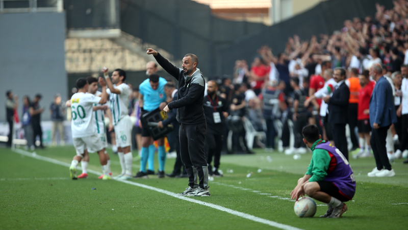 Bursaspor'un hocasından mağlubiyet yorumu; Futbolcularımızın canı sağ olsun