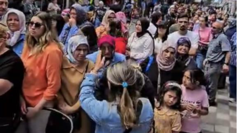 Bursa Karacabey'de bu kuyruğu görenler şaşırdı!