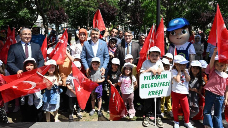 Bursa Yıldırım'da anlamlı yürüyüş; Ailemiz geleceğimiz...
