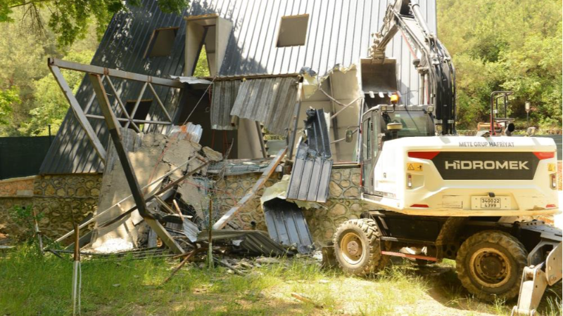 Bursa Nilüfer'de kaçak yapılar tek tek yıkılıyor