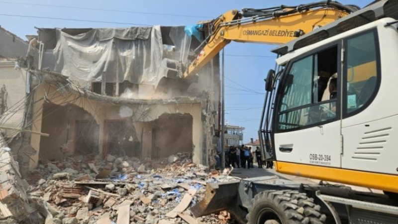 Bursa Osmangazi'de kaçak yapılar tek tek yıkılıyor