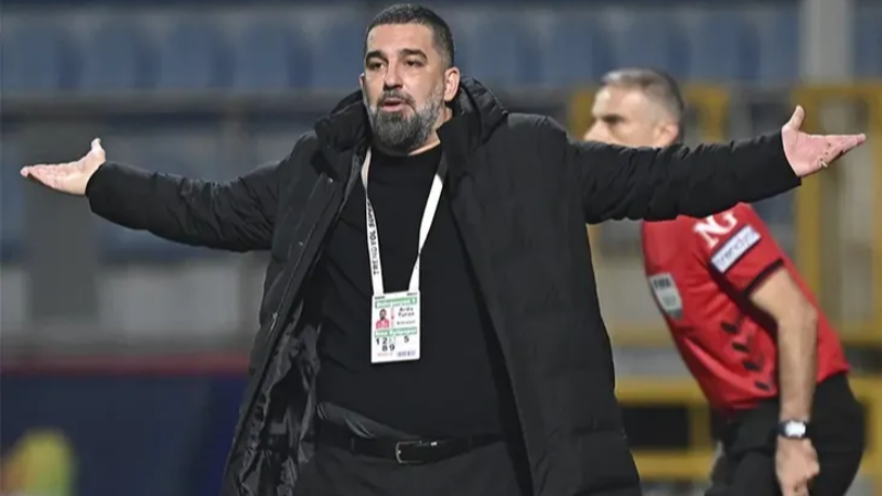 Arda Turan Galatasaraylı  ismi Ukrayna'ya götürmeye kararlı