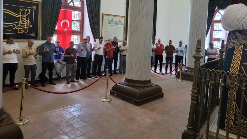 Şehit padişah Bursa’daki kabri başında anıldı