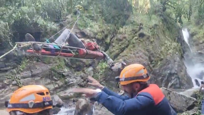Bursa Uludağ'da yaralı vatandaş helikopterle kurtarıldı