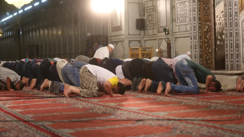 İzmir'de cuma namazı saat kaçta?