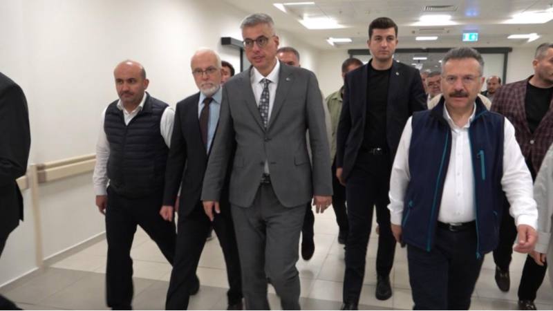 Bakan Memişoğlu, yaralı orman işçisini ziyaret etti