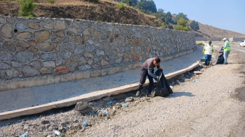 Bursa'da yangın bölgelerinde risk oluşturabilecek atıklar temizleniyor