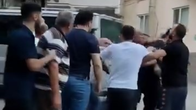 Bursa'da istenmeyen görüntüler; Öldüresiye dayak...