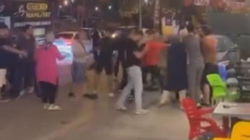 Bursa'da iki komşu esnaf birbirine girdi