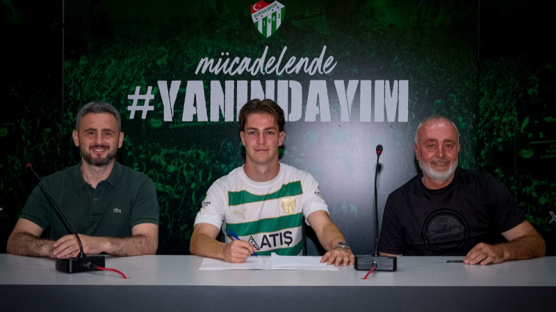 Bursaspor 3 futbolcusunu Fenerbahçe'ye gönderdi