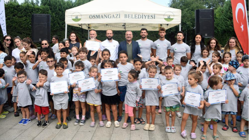 4-14 yaş aralığındaki binlerce çocuk Bursa Osmangazi'de yüzme öğrendi!