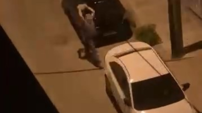 Bursa'da kendini kaybeden kişi araçlara saldırdı