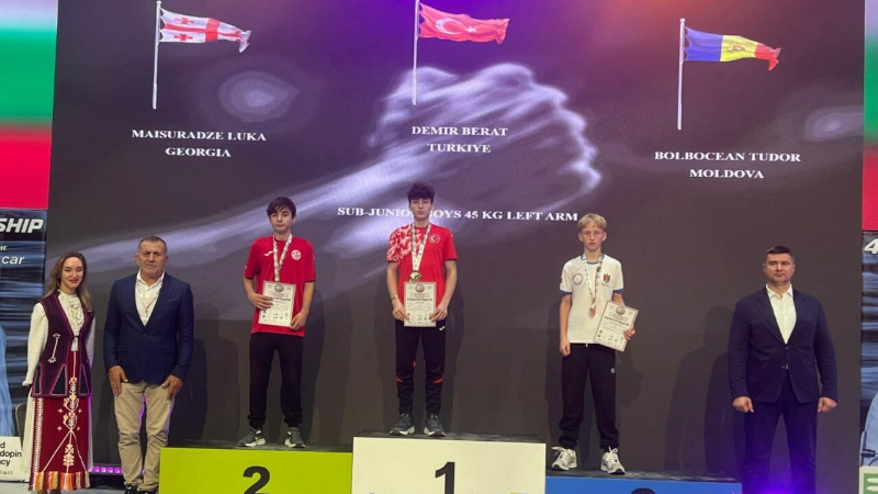 Bursalı Berat dünya şampiyonu oldu