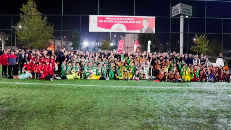 Bursa Osmangazi’de Cumhuriyet coşkusunu sahaya taşındı!