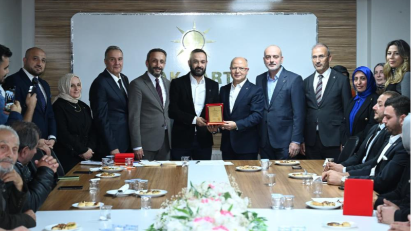 Bursa'da 800 yeni üye AK Parti’ye katıldı
