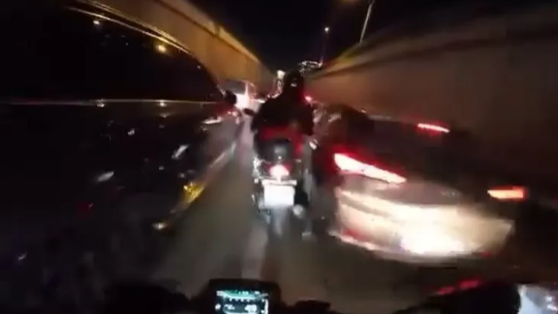 Bursa'da 2 motosiklet böyle çarpıştı