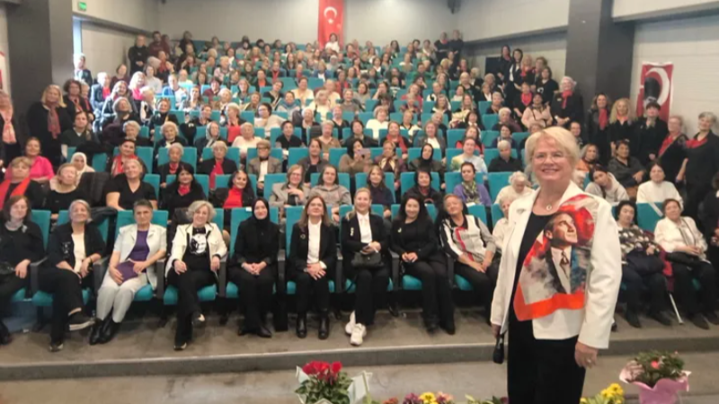 Bursa'da Atatürk’ü sevdiği şarkılarla andılar!