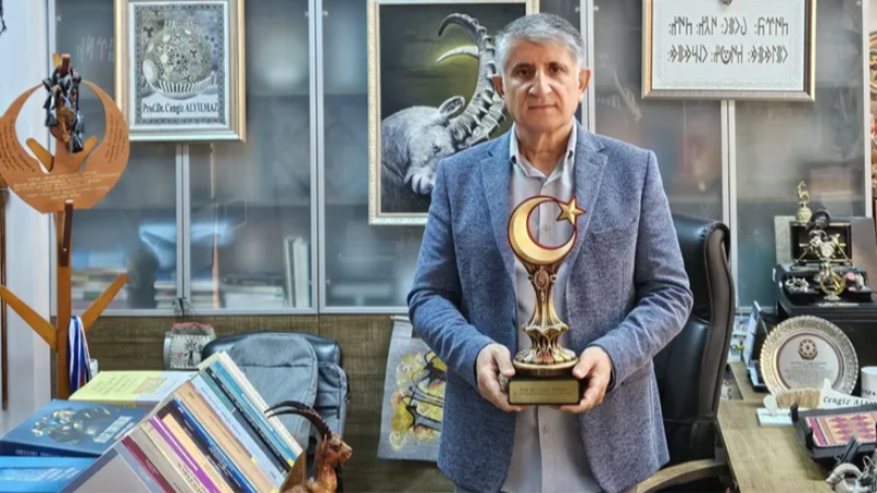 BUÜ’lü akademisyene 'Türk Dünyası Bilim Ödülü'
