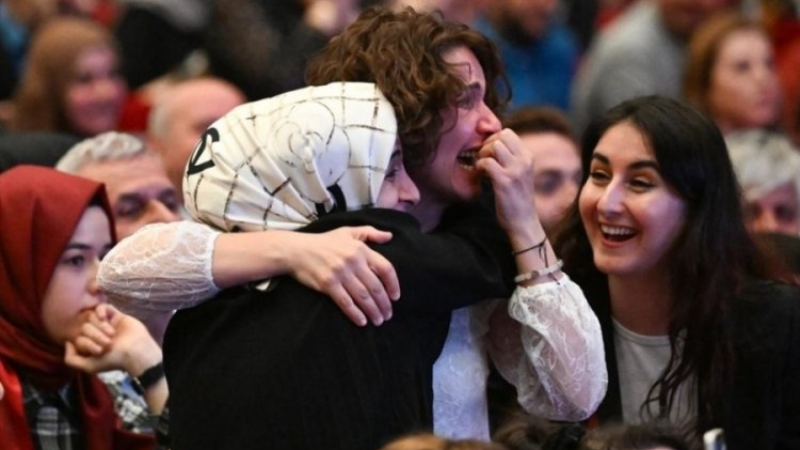 Mutluluk gözyaşları; 15 bin öğretmen atandı!